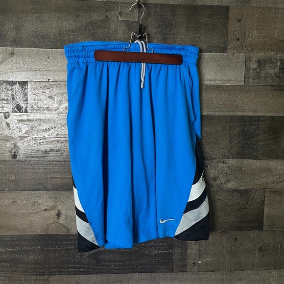 SOLD Nike Mens Basketball Shorts Large - Picture 1 of 2